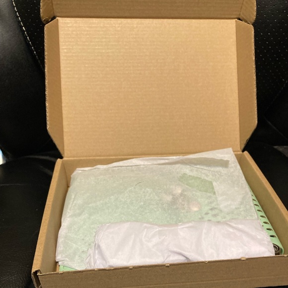 NIB small Seosto crossbody - Picture 6 of 8